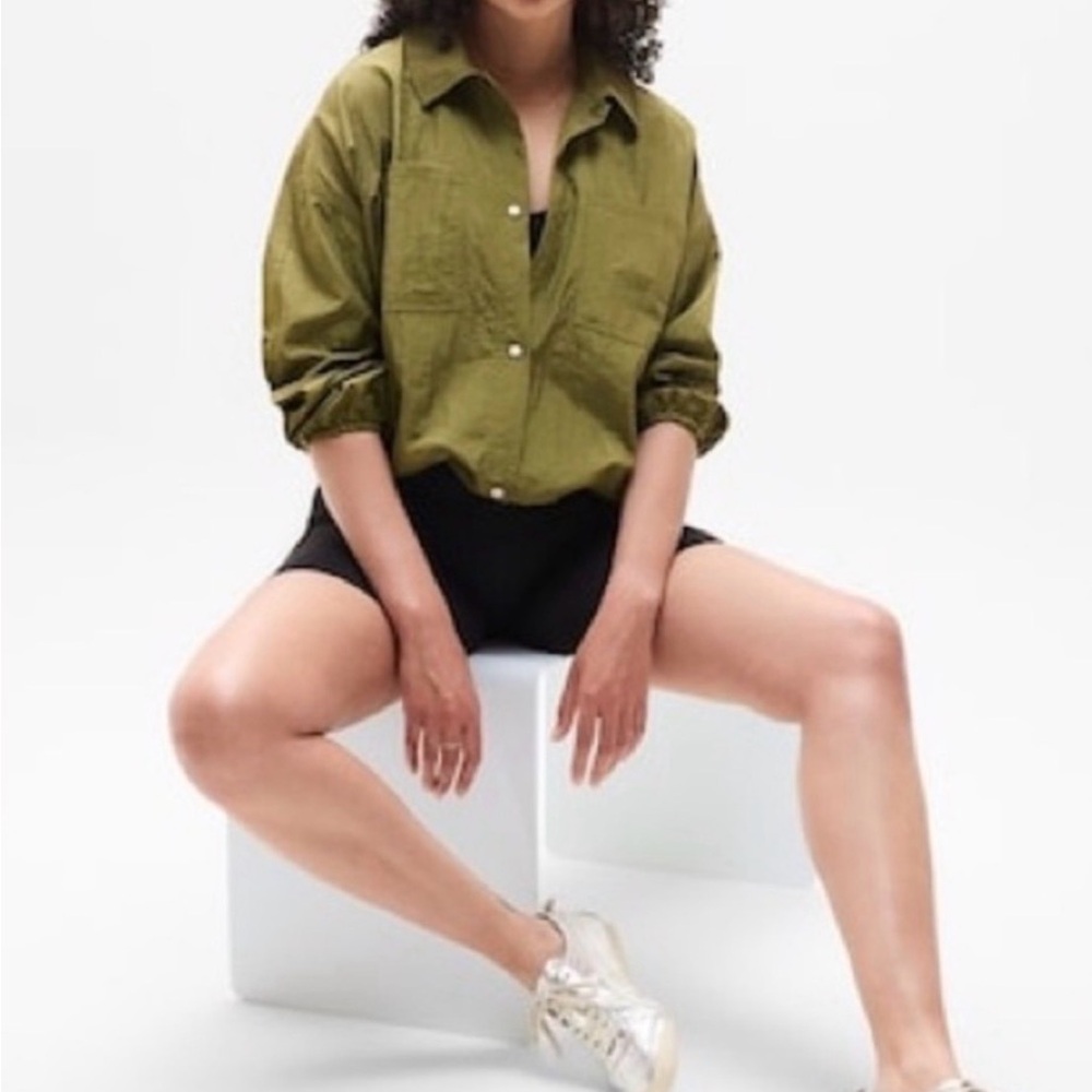 ATHLETA LUNAR SHEEN SNAP FRONT OVERSIZED SHIRT TOP IN PICOLINE OLIVE GREEN NYLON